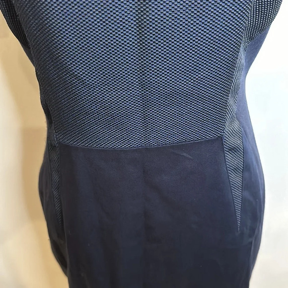 CLUB MONACO NAVY BLUE SHEETH DRESS BACK ZIPPER TEXTURED SCOOP NECK  SIZE 6 - Picture 3 of 11